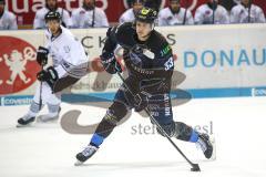 DEL - Eishockey - ERC Ingolstadt - Nürnberg Icetigers - Tim Wohlgemuth (ERC 33) zieht durch