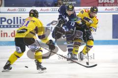 DEL - Eishockey - ERC Ingolstadt - Krefeld Pinguine - mitte Mike Collins (ERC 13)