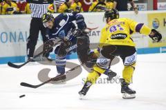 DEL - Eishockey - ERC Ingolstadt - Krefeld Pinguine - David Elsner (ERC 61) Philip Burggisser (91)