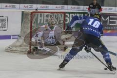 DEL - Eishockey - Saison 2018/2019 - ERC Ingolstadt - Augsburger Panther - Brett Olson (#16 ERCI)trifft zum 1:0 Führungstreffer - Olivier Roy Torwart (#31 Augsburg) - jubel - Foto: Meyer Jürgen