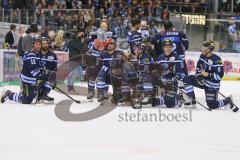 DEL - Eishockey - Saison 2018/2019 - ERC Ingolstadt - Straubing Tigers - Die Mannschaft nach dem Spiel auf dem Eis - Foto: Meyer Jürgen