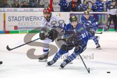 DEL - Eishockey - ERC Ingolstadt - Straubing Tigers - Angriff Zweikampf Spurt Tim Wohlgemuth (ERC 33) Antoine Laganiere (28 Straubing)