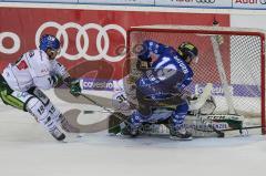 DEL - Eishockey - Saison 2018/2019 - ERC Ingolstadt - Augsburger Panther - Tyler Kelleher (#19 ERCI) - Olivier Roy Torwart (#31 Augsburg) - Drew Leblanc (#19 Augsburg) - Foto: Meyer Jürgen