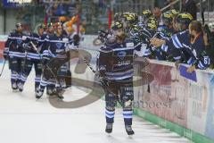 DEL - Eishockey - Saison 2018/2019 - ERC Ingolstadt - Fischtown Pinguins - Der 3:0 Führungstreffer durch Jerry D´Àmigo (#9 ERCI) - jubel - Mannschaft - Abklatschen an der Spielerbank - Foto: Meyer Jürgen