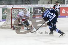 DEL - Eishockey - Saison 2018/2019 - ERC Ingolstadt - Adler Mannheim - Tim Wohlgemuth (#33 ERCI) - Chet Pickard Torwart (#34 Mannheim) - Foto: Meyer Jürgen