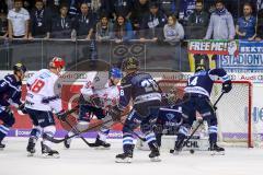 DEL - Eishockey - ERC Ingolstadt - Adler Mannheim - Torwart Timo Pielmeier (ERC 51) blockt den Puck