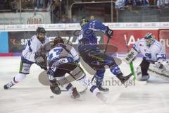 DEL - Eishockey - ERC Ingolstadt - Straubing Tigers - Angriff gestoppt von Darin Olver (ERC 40), Marco Pfleger (47 Straubing)