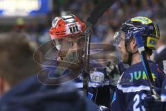 DEL - Eishockey - Saison 2018/2019 - ERC Ingolstadt - Kölner Haie - Mike Collins (#13 ERCI) - Maury Edwards (#23 ERCI) im Gespräch - Foto: Meyer Jürgen