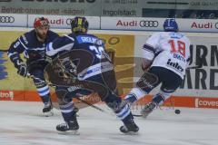 DEL - Eishockey - Saison 2018/2019 - ERC Ingolstadt - Adler Mannheim - Jerry D´Àmigo (#9 ERCI) - Ben Smith (#18 Mannheim) - Thomas Greilinger (#39 ERCI) - Foto: Meyer Jürgen