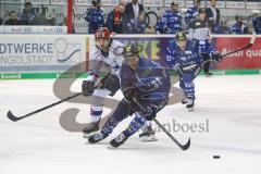 DEL - Eishockey - ERC Ingolstadt - Straubing Tigers - Angriff Zweikampf Spurt Tim Wohlgemuth (ERC 33) Antoine Laganiere (28 Straubing)