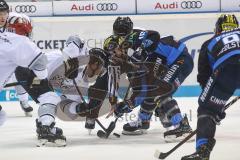 DEL - Eishockey - ERC Ingolstadt - Nürnberg Icetigers - Bully Brandon Buck (Nr.9, Thomas Sabo Ice Tigers) und Brett Olson (ERC 16)