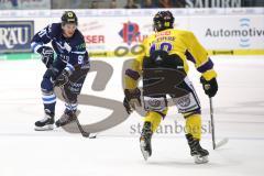 DEL - Eishockey - ERC Ingolstadt - Krefeld Pinguine - links Laurin Braun (ERC 97) rechts Martin Lefebvre (40)