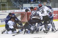 DEL - Eishockey - ERC Ingolstadt - Kölner Haie - PlayOff VF - Spiel 6 - Schlagerei auf dem Feld, Colton Jobke (7 ERC) Simon Despres (47 Köln) links, rechts Kai Hospelt (18 Köln)