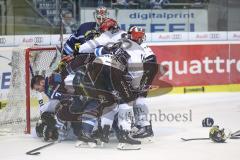 DEL - Eishockey - ERC Ingolstadt - Kölner Haie - PlayOff VF - Spiel 6 - Schlagerei auf dem Feld, Jerry D`Amigo (9 ERC) Colton Jobke (7 ERC) Jason Akeson (19 Köln) Brett Olson (ERC 16) Frederik Tiffels (21 Köln)