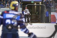DEL - Eishockey - ERC Ingolstadt - Kölner Haie - PlayOff VF - Spiel 6 - Alexander Oblinger (50 Köln) geht verletzt vom Eis