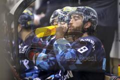 Im Bild: Jerry D´Amigo (#9 ERC) trinkt Wasser

Eishockey - Herren - DEL - Saison 2019/2020, Spiel 8 - 4.10.2019 -  ERC Ingolstadt - Fischtowns Pinguins - Foto: Ralf Lüger