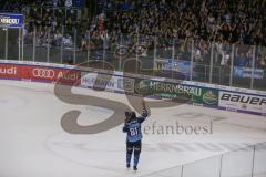 DEL - Eishockey - Saison 2019/20 - ERC Ingolstadt - Fishtown Pinguins - Kris Foucault (#81 ERCI)bedankt sich bei den Fans - Foto: Jürgen Meyer