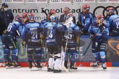 DEL - Eishockey - Saison 2020/21 - ERC Ingolstadt - Schwenninger Wild Wings - Doug Shedden (Cheftrainer ERCI) nimmt eine Auszeit - Michael Garteig Torwart (#34 ERCI) - Wayne Simpson (#21 ERCI) - Ben Marshall (#45 ERCI) - Foto: Jürgen Meyer