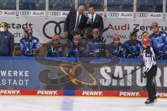 DEL - Eishockey - Saison 2020/21 - ERC Ingolstadt - Schwenninger Wild Wings - Die Mannschaft auf der Bank - Doug Shedden (Cheftrainer ERCI) - Tim Regan (Co-Trainer ERCI) - Foto: Jürgen Meyer