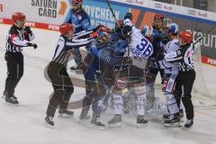 DEL - Eishockey - Saison 2020/21 - ERC Ingolstadt - Schwenninger Wild Wings - Ben Marshall (#45 ERCI) - Andreas Thuresson (#36 Schwenningen) - Zweikampf - Foto: Jürgen Meyer