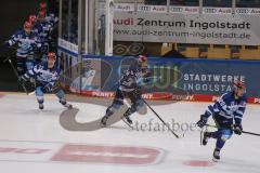 DEL - Eishockey - Saison 2020/21 - ERC Ingolstadt - Schwenninger Wild Wings - Die Mannschaft läuft zum warm machen auf das Eis - Wayne Simpson (#21 ERCI) - Foto: Jürgen Meyer