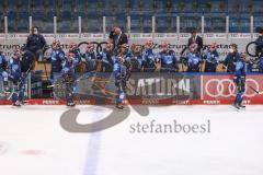 DEL - Eishockey - Saison 2020/21 - ERC Ingolstadt - Schwenninger Wild Wings - Anschlusstreffer zum 1:2 durch Justin Feser (#71 ERCI) - jubel - Abklatschen mit den anderen Spielern - Foto: Jürgen Meyer