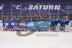 DEL - Eishockey - Saison 2020/21 - ERC Ingolstadt - Schwenninger Wild Wings - Die Mannschaft mit Weihnachtswünsche an die Fans - Banner - Choreo-Weihnachten Corona - Foto: Jürgen Meyer