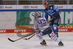 DEL - Eishockey - Saison 2020/21 - ERC Ingolstadt - Schwenninger Wild Wings - Wayne Simpson (#21 ERCI) - Alexander Weiss (#43 Schwenningen) - Foto: Jürgen Meyer