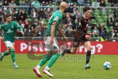 2.BL; SV Werder Bremen - FC Ingolstadt 04; Merlin Röhl (34, FCI) Ömer Toprak (21 Bremen)