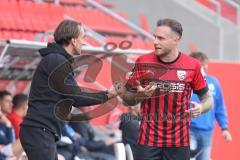 3.Liga - Saison 2022/2023 - FC Ingolstadt 04 -  SV Meppen - Cheftrainer Rüdiger Rehm (FCI) und Patrick Schmidt (Nr.9 - FCI) im Gespräch während des Spiels - Foto: Meyer Jürgen