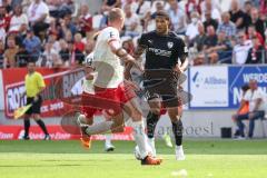 3. Liga; Rot-Weiss Essen - FC Ingolstadt 04; Justin Butler (31, FCI) kämpft sich durch die Mauer