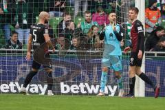 2.BL; SV Werder Bremen - FC Ingolstadt 04; Torwart Dejan Stojanovic (39 FCI) motiviert seine Mitspielr, Nico Antonitsch (5, FCI) Filip Bilbija (35, FCI)