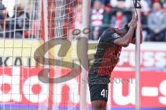 3. Liga; SSV Jahn Regensburg - FC Ingolstadt 04; Torchance verpasst ärgert sich Bryang Kayo (48, FCI)