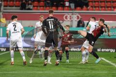 3. Liga; FC Ingolstadt 04 - SC Verl; Simon Lorenz (32, FCI) mit zu hohem Bein Paetow Torge (16 Verl) Sebastian Grönning (11, FCI)
