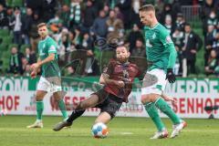2.BL; SV Werder Bremen - FC Ingolstadt 04; Zweikampf Kampf um den Ball Nico Antonitsch (5, FCI) Marco Friedl (32 Bremen)