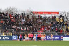 3. Liga; SSV Ulm 1846 - FC Ingolstadt 04; nach dem Spiel Unentschieden Remis Spieler bedanken sich bei den Fans