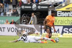 3. Liga; SV Sandhausen - FC Ingolstadt 04; Zweikampf Kampf um den Ball Bryang Kayo (48, FCI) Mühling Alexander (15 SVS)