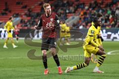 3. Liga; FC Ingolstadt 04 - Borussia Dortmund II; Jannik Mause (7, FCI) Torschuß knapp vorbei Blank Hendry (21 BVB2)