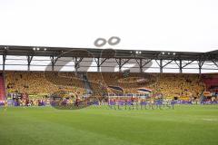 3. Liga; FC Ingolstadt 04 - SG Dynamo Dresden; Fan Fankurve Banner Fahnen Spruchband gelbe Wand Dresden