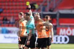 3. Liga; FC Ingolstadt 04 - FC Viktoria Köln; Gelbe Karte David Kopacz (29, FCI) Max Dittgen (10, FCI) beschwert sich