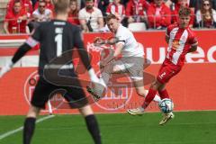 3. Liga - Saison 2023/24 - Rot-Weiss Essen - FC Ingolstadt 04 -  - Jannik Mause (Nr.7 - FCI) - Sascha Voelcke (#2 Essen) - Foto: Meyer Jürgen