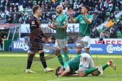 2.BL; SV Werder Bremen - FC Ingolstadt 04; Dennis Eckert Ayensa (7, FCI) ärgert sich, Chance verpasst, Ömer Toprak (21 Bremen) Milos Veljkovic (13 Bremen)