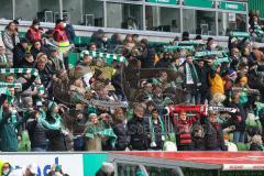 2.BL; SV Werder Bremen - FC Ingolstadt 04; zwei Ingolstadt Fans im Stadion Schal Kurve Feude