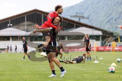 3. Liga; FC Ingolstadt 04 - Trainingslager Südtirol, Jubel Hawkins Jaren (20 FCI) Dominik Franke (3 FCI)