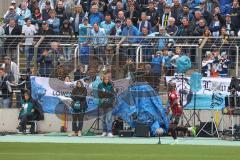 3.Liga - Saison 2022/2023 - TSV 1860 München - FC Ingolstadt 04 - Moussa Doumbouya (Nr.27 - FCI) - Becherwurf mit Flüssigkeit von einem Fan von 1860 München - Foto: Meyer Jürgen