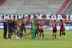 Relegation 1 - FC Ingolstadt 04 - VfL Osnabrück - Sieg 3:0 Spiel ist aus, die FCI Spieler bedanken sich bei den Fans, Torwart Fabijan Buntic (24, FCI) Maximilian Beister (11, FCI) #Francisco Da Silva Caiuby (13, FCI) Stefan Kutschke (30, FCI)