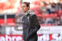 3. Liga; FC Ingolstadt 04 - SV Waldhof Mannheim; Cheftrainerin Sabrina Wittman (FCI) an der Seitenlinie, Spielerbank