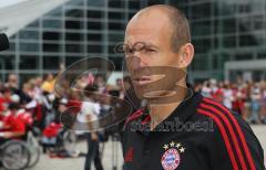 FC Bayern - Fahrzeugübergabe Audi - Saison 2011-2012 - Arjen Robben