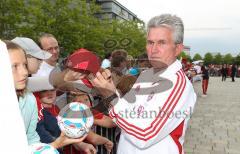FC Bayern - Fahrzeugübergabe Audi - Saison 2011-2012 - Trainer Yupp Heynckes