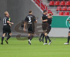 DFB Pokal - FC Ingolstadt 04 - Karlsruher SC - 2:0 - Stefan Leitl umarmt Moritz Hartmann Tor zum 1:0